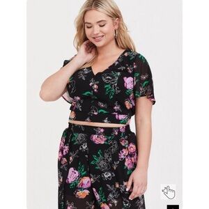 NWOT Torrid Floral Chiffon Tulip Crop Top